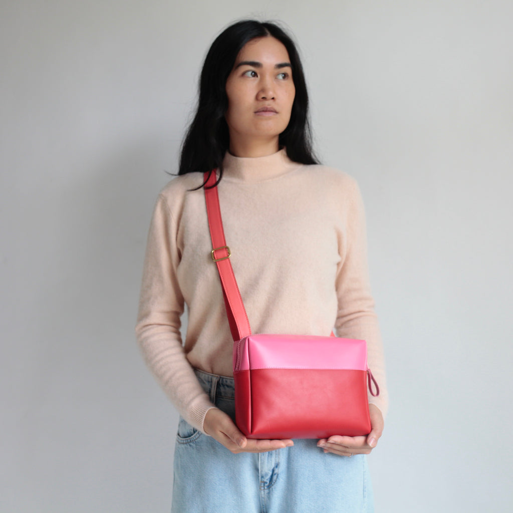 alexbender-Handtasche Box echt Leder Flashy Pink / Rot / Erdbeere in Berlin kaufen