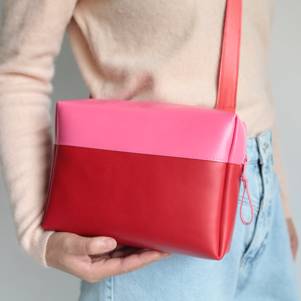 alexbender-Handtasche Box echt Leder Flashy Pink / Rot / Erdbeere in Berlin kaufen