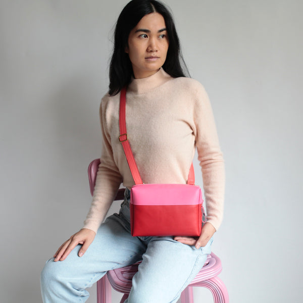 alexbender-Handtasche Box echt Leder Flashy Pink / Rot / Erdbeere in Berlin kaufen