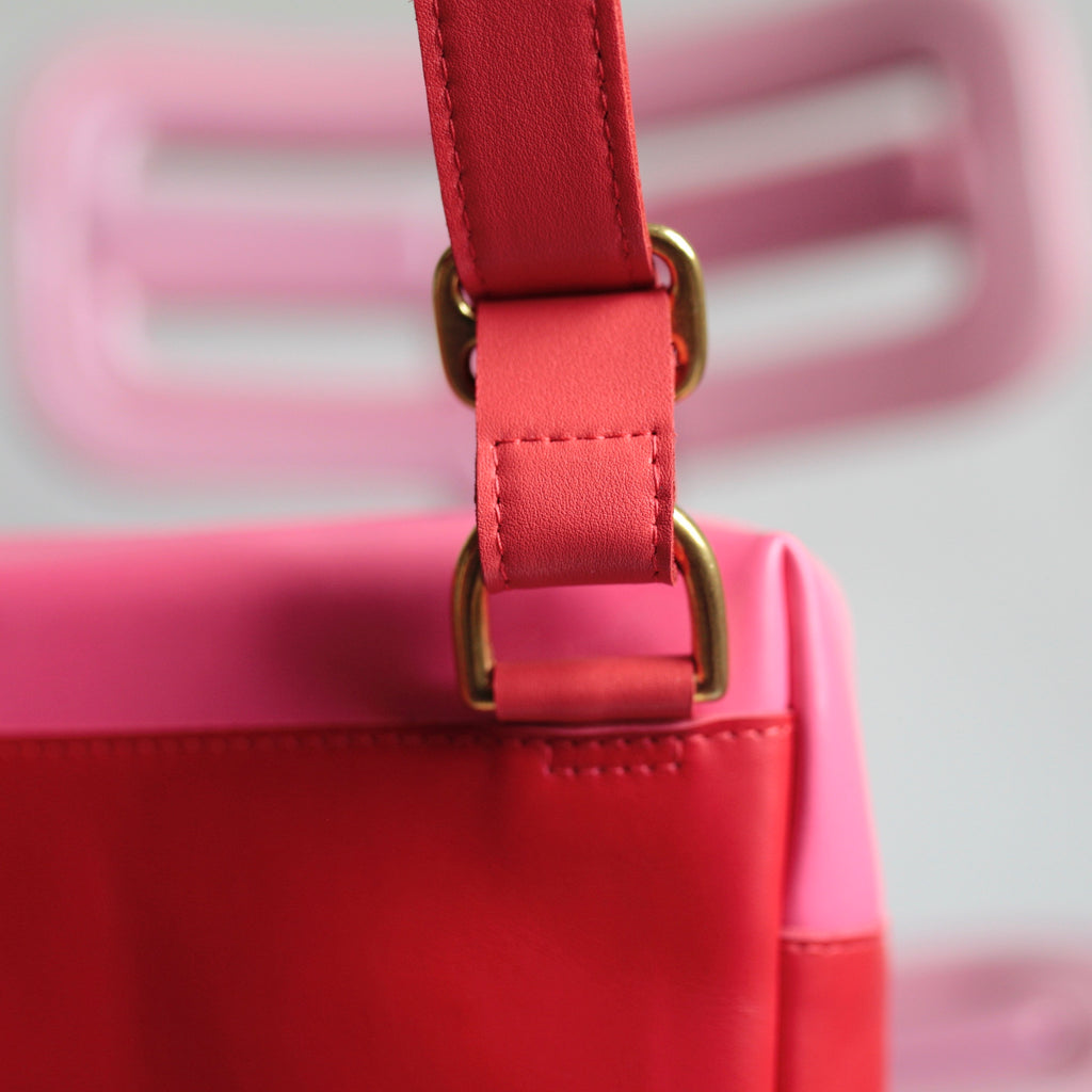 alexbender-Handtasche Box echt Leder Flashy Pink / Rot / Erdbeere in Berlin kaufen